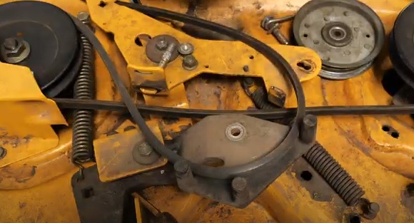 The belts and pulleys of the lawn tractor.