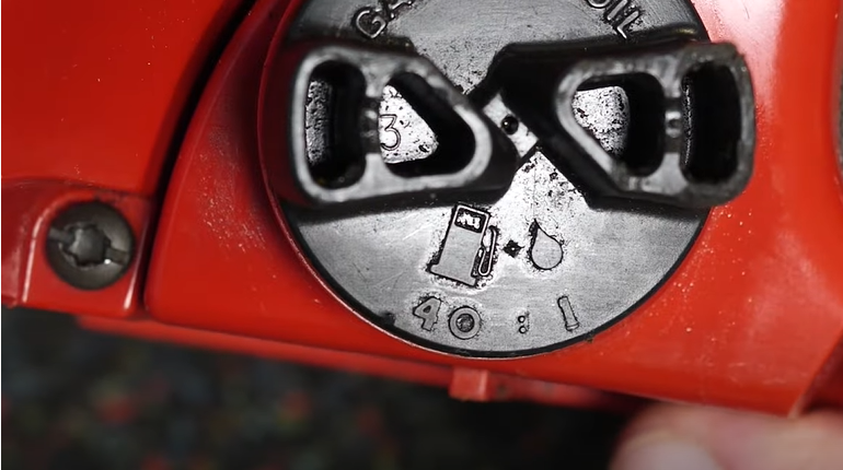Ratio of fuel to oil printed on the fuel cap