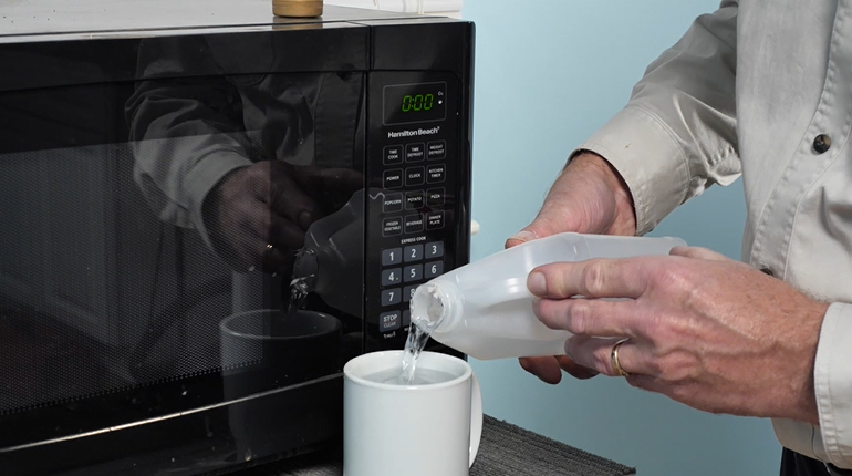 Clean microwave with vinegar 