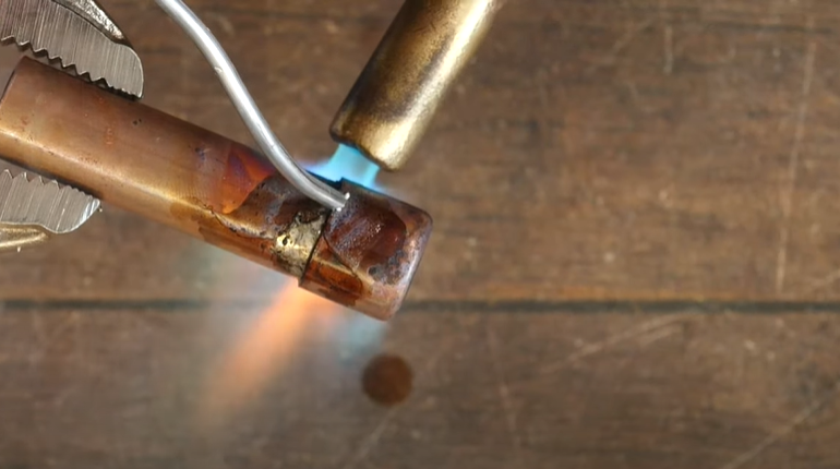 Soldering iron pipe