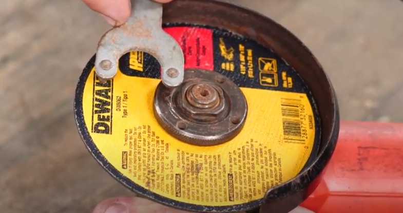Blade removal with wrench
