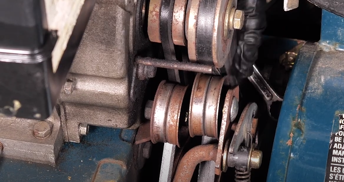 Snowblower auger drive belt