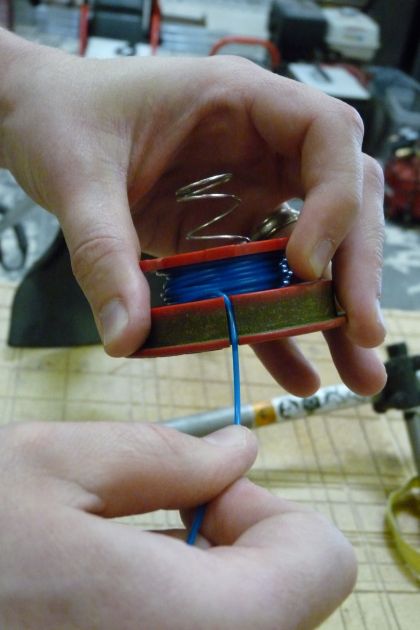 Trimmer Spool Retaining Notch