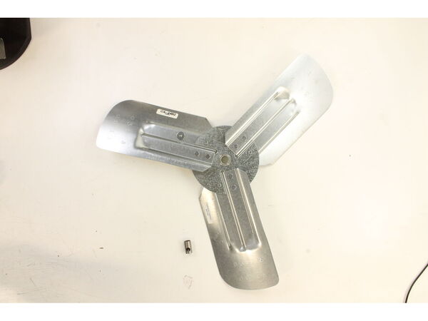 10261349-1-M-Airmaster-72458-24 Propeller With 5/8 Bore