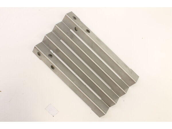 10425323-1-M-Napoleon-N305-0021-Sear Plate, Left/ Right