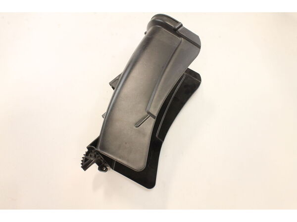 11804809-1-M-Toro-133-5590-Chute-discharge