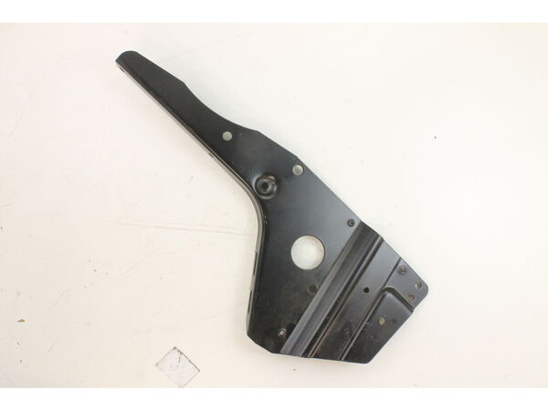 12646687-1-M-Husqvarna-584325101-Brkt.engine.lh