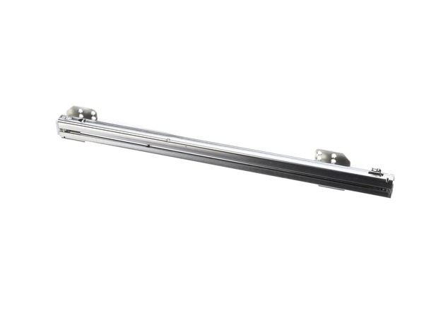 17814441-1-M-Blomberg-5754650200-Tarck Group